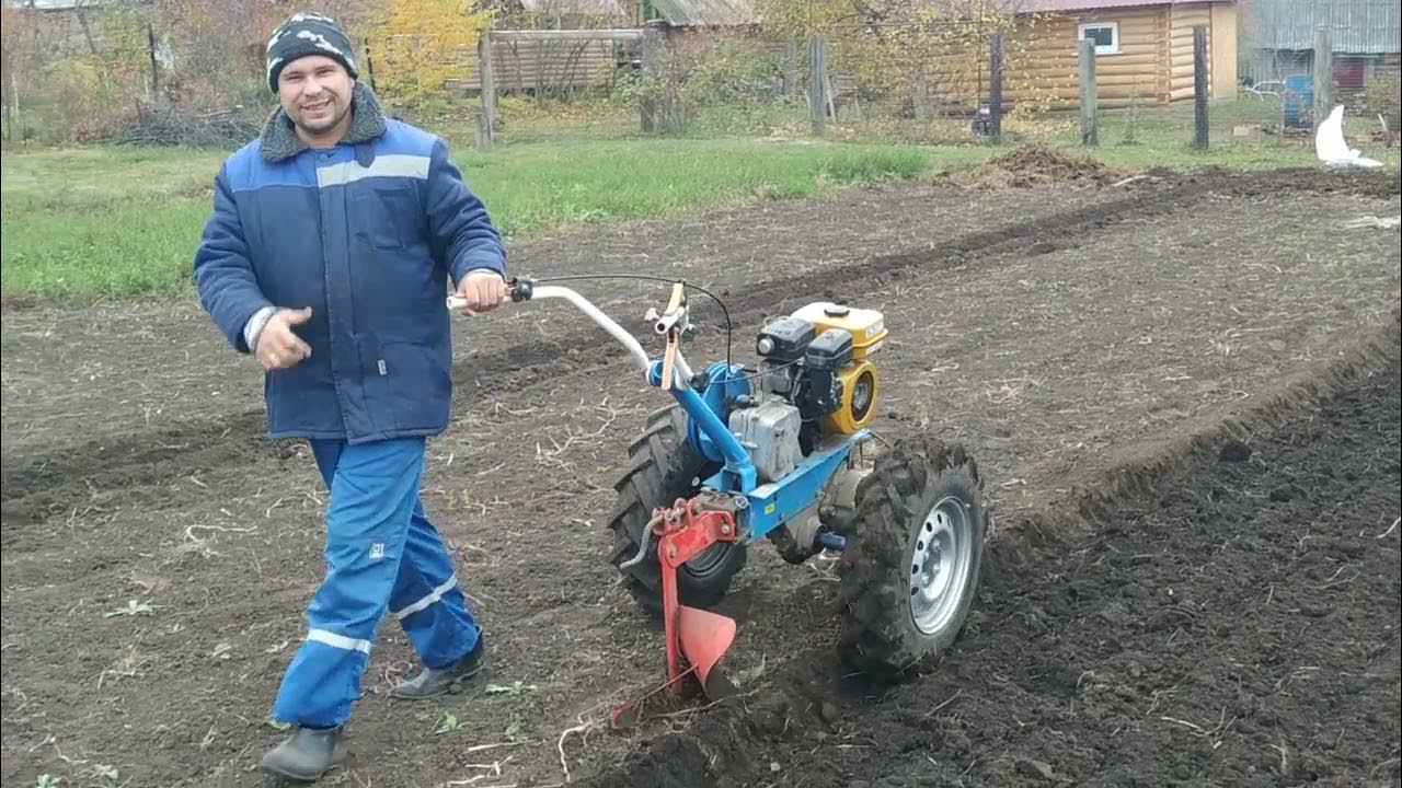 Минитрактор для пашки земли с плугом. Пахать невой плугом. Пахать невой плугом. Пахать невой плугом. Пахать невой плугом.