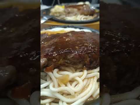 天母牛寶飽牛排館-服務非常好，店內位置空間不多，但是翻桌率算高，肉排的肉質都很讚，豬肉居然比牛肉還紮實好吃????酥皮濃湯好喝，麵可以加。