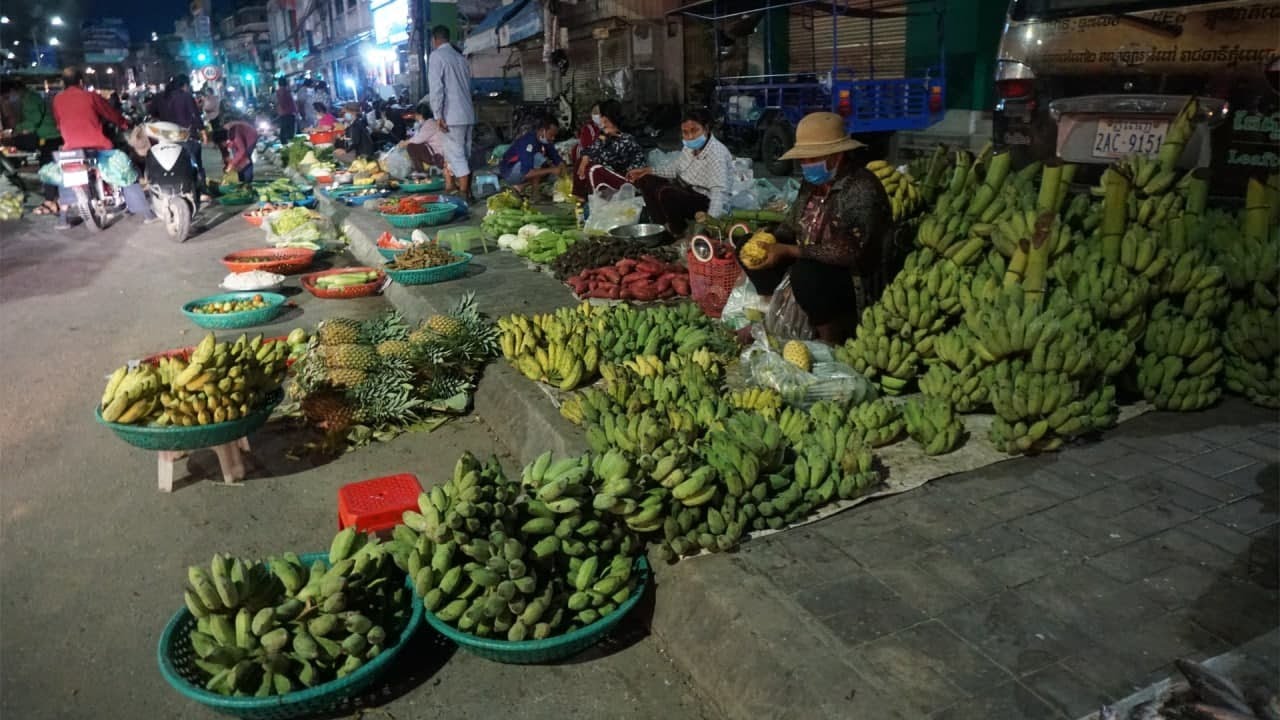 Early Morning Vegetable Market @Chhbar Ampov - Walk Around Street Food Long National Road 1