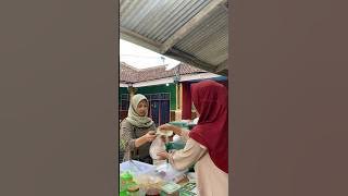 Kembang desa buys seblak with noodles