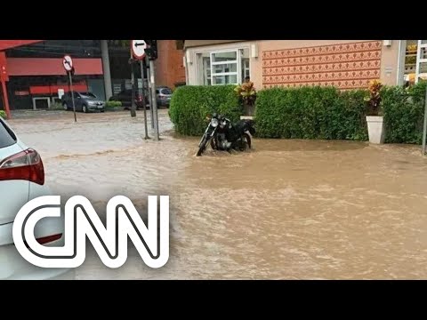 Turistas voltam às praias em São Sebastião após tragédia; Prefeitura pede empatia | CNN 360º