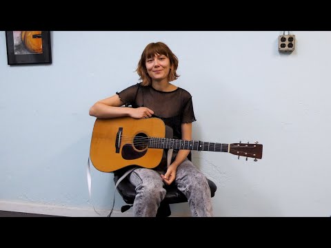 exclusive-guitar-lesson:-molly-tuttle-breaks-down-her-deft-right-hand-techniques