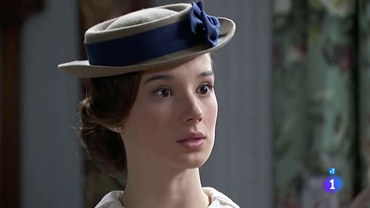 Beso apasionado de Maite y Camino