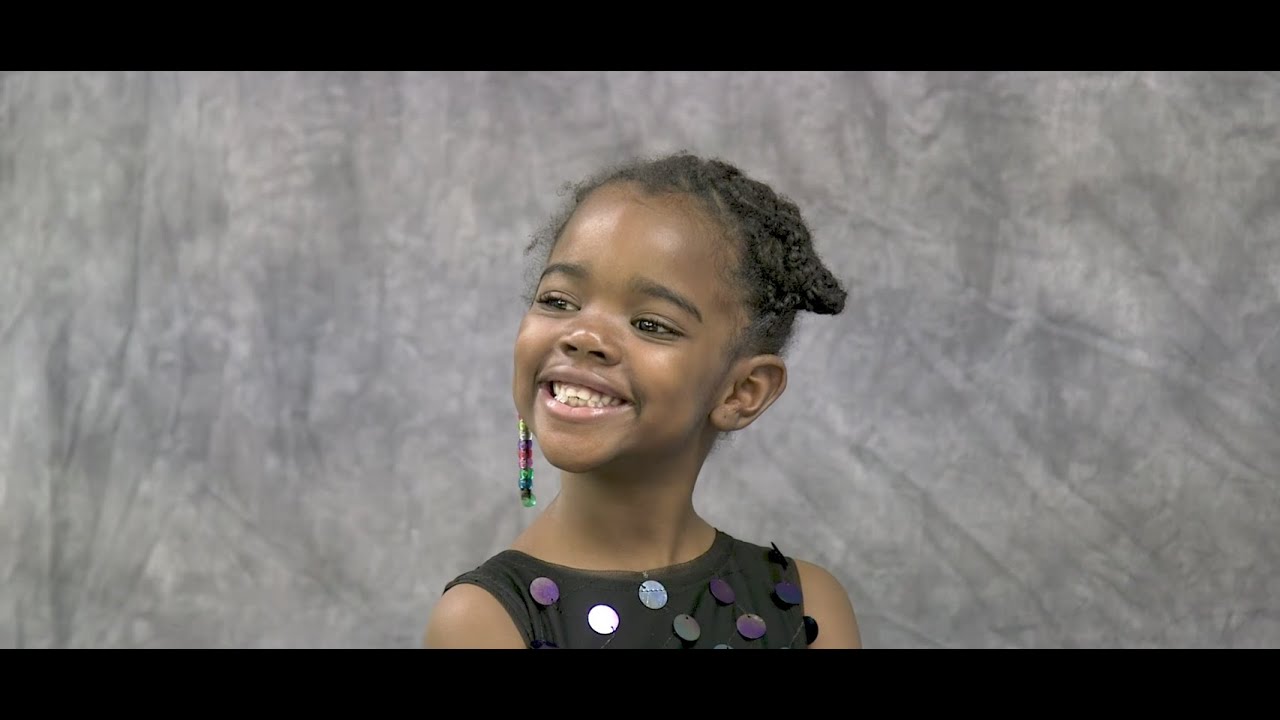 Free picture day for inner city students thanks to Akron art teacher, volunteers (video)