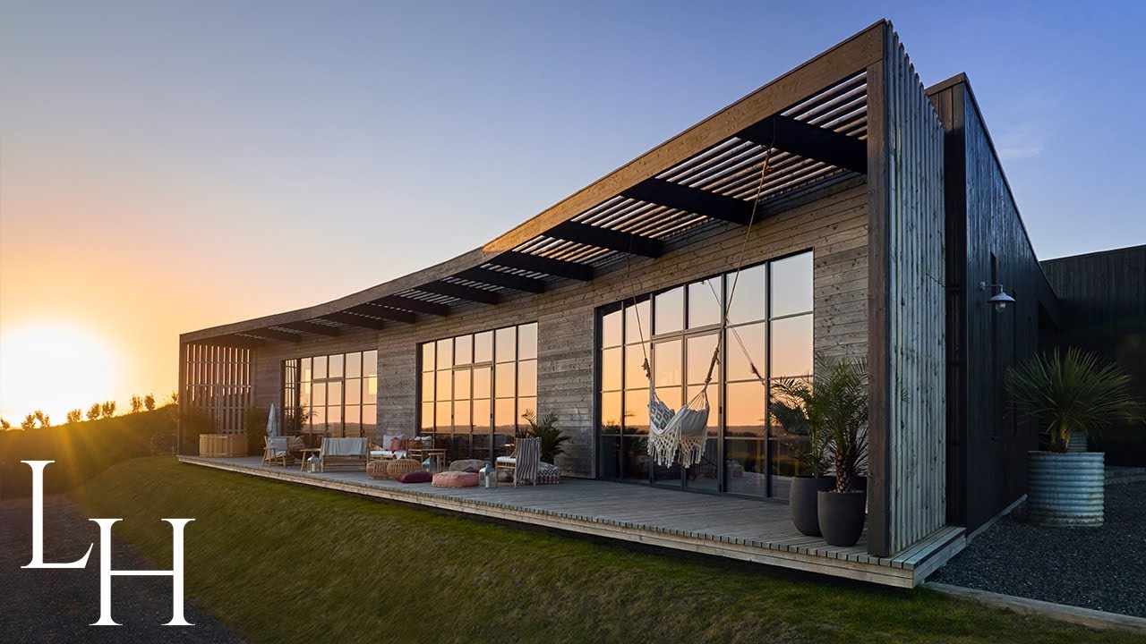 ⁣Inside a £3,000,000 Modern Home in Cornwall, England With Incredible Coastal Views