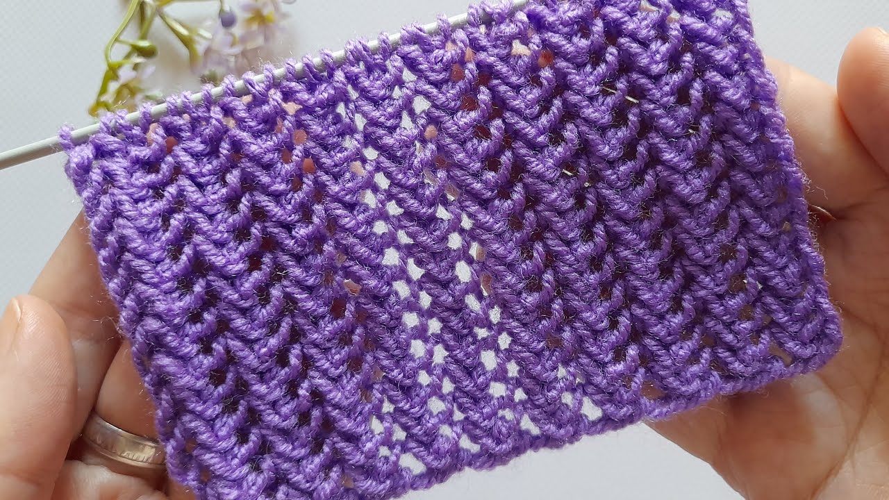 Простой и красивый узор спицами