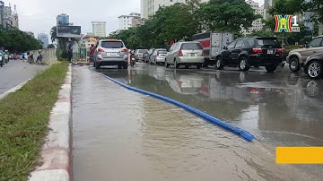 Vỡ đường ống nước sạch tại quận Cầu giấy