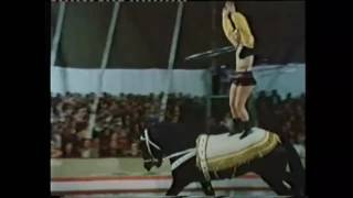 Хула-хупы на лошади. Надежда Романюк. Hula-hoops on the horse. Nadezhda Romanyuk.