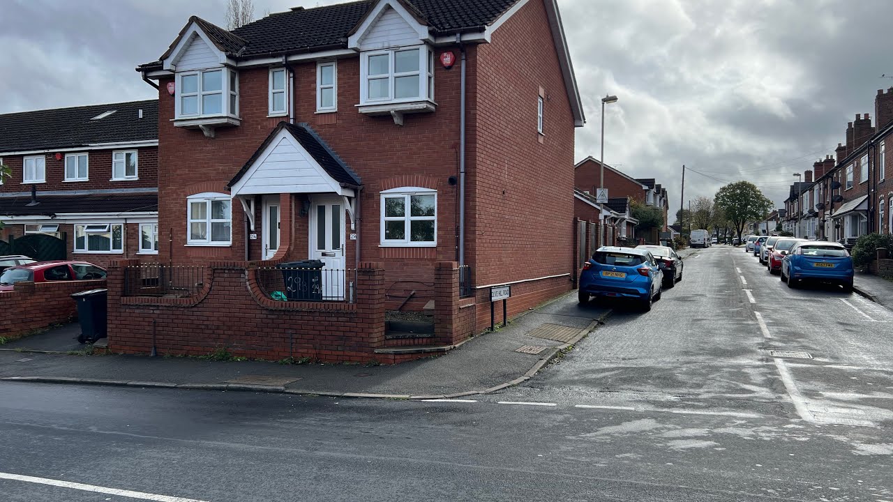 TO LET - 29B Malt Mill Lane, Halesowen, West Midlands B62 8JA