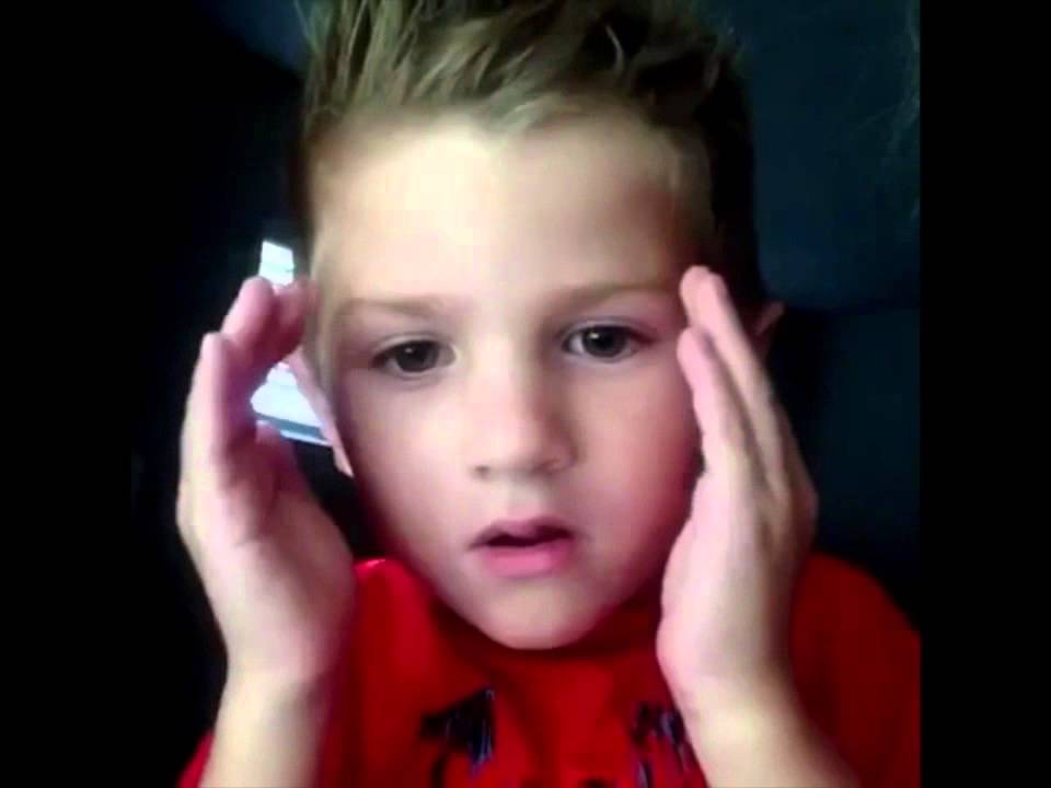 Kid scares himself from the snapchat update | ORIGINAL - YouTube