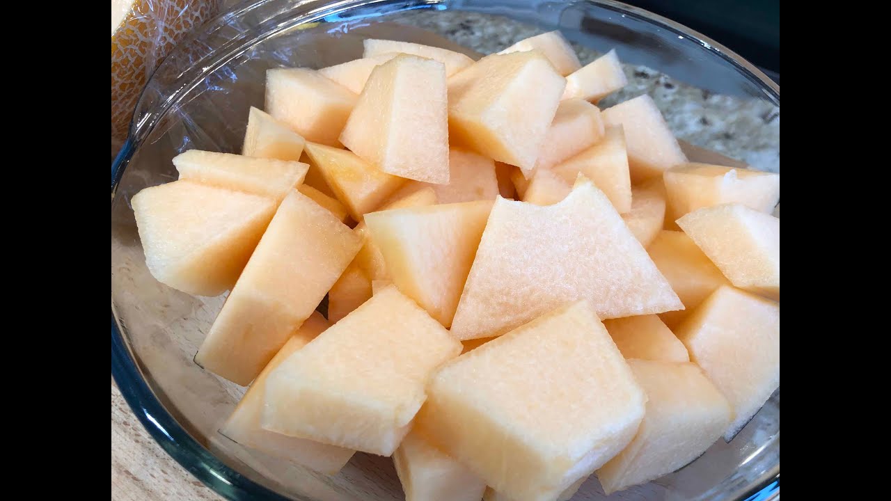 [如何挑選哈蜜瓜]-靚哈蜜瓜具有幾個特點，外型體壯，感觀好，色澤金黃，渾厚，表皮有光澤，紋路清晰，粗深，嗅覺有哈蜜瓜香味更佳。靚瓜清甜，爽口瓜味香濃。