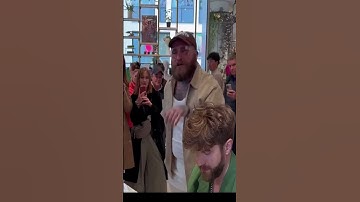 Thumbnail of Teddy Swims singing Lose Control in public. Credits: Video from Mr. Piano.
