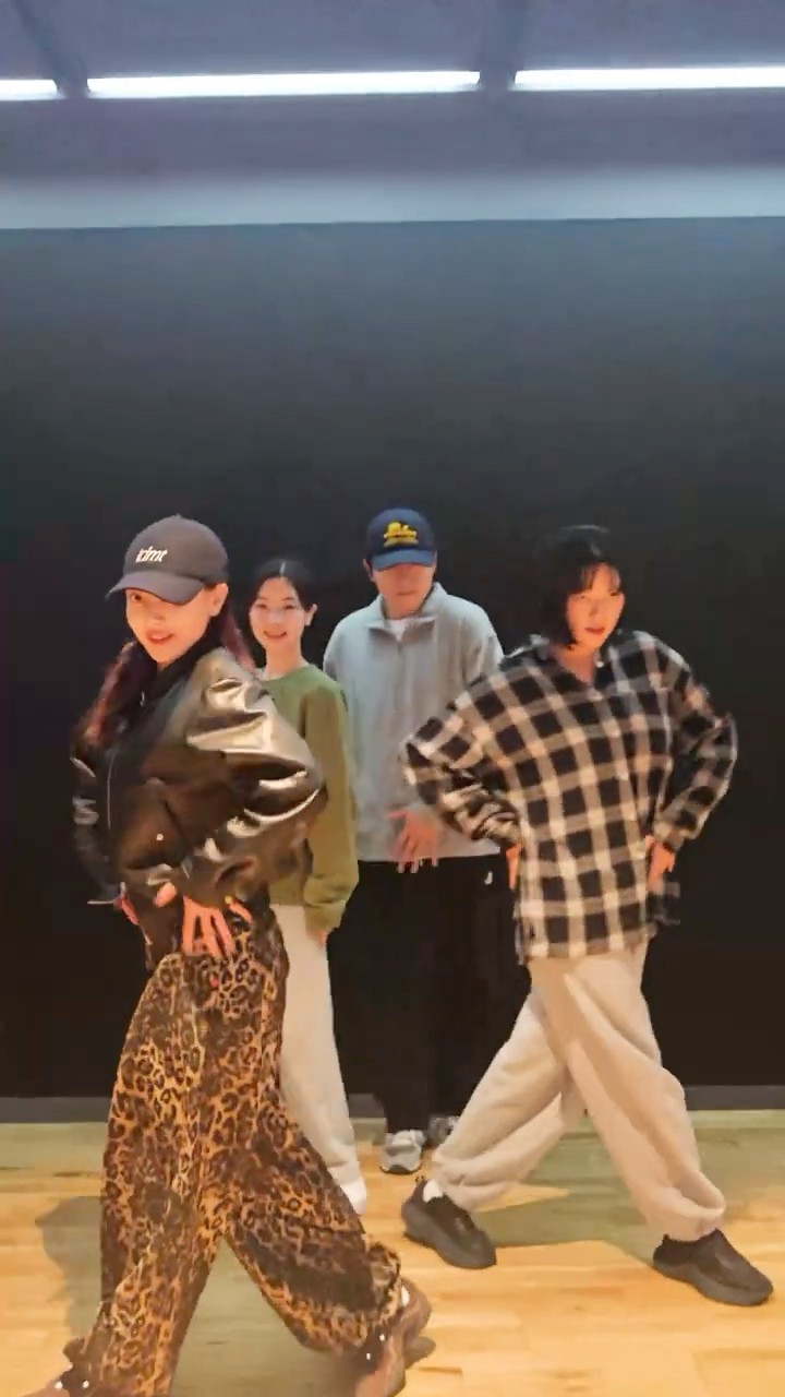 #SUNGJIN's STRATEGY IS C.U.T.E #TWICE #트와이스 #STRATEGY #DAY6 #데이식스 #성진