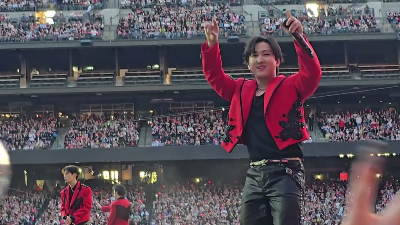 Stray kids -Chk Chk Boom - DOMINO - God's Menu -#dominATE_Seattle #straykids