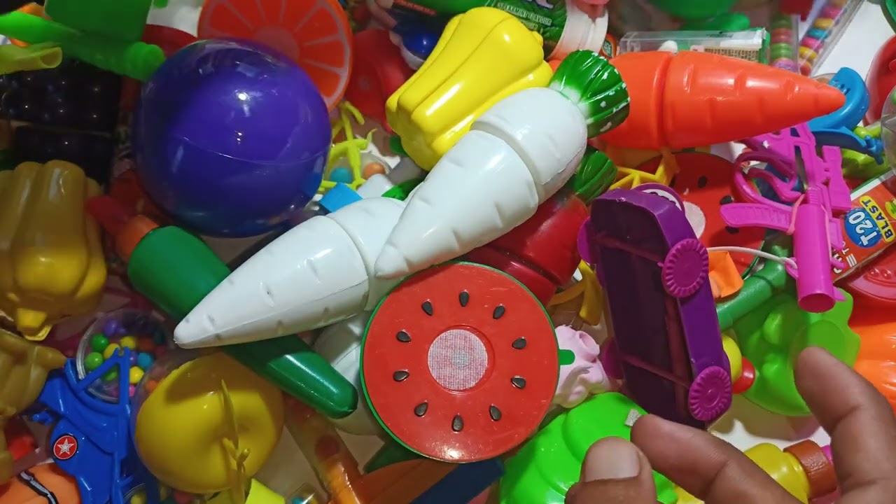 Very Yummy Rainbow Candy Beans, Yummy Gold chocolate, Yummy Green chocolate, Lollipop, opening video