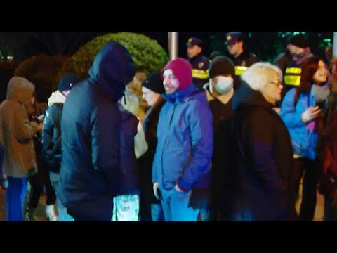 პარლამენტთან გამართულ აქციაზე მედიის წარმომადგენლებიც დააკავეს