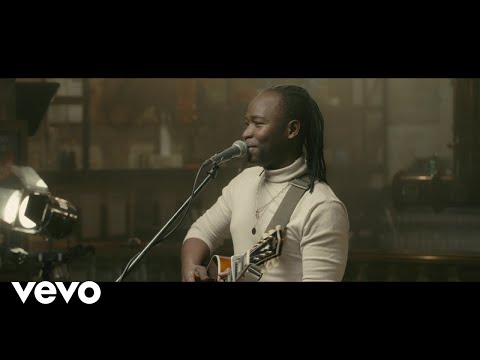 Refentse – Afrika Medley/ Halala Afrika /Ai My Lam /Nkalakatha (Lewendige Opname)
