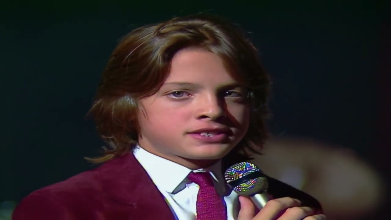 Luis Miguel - No Me Puedes Dejar Asíi (1983) 4K