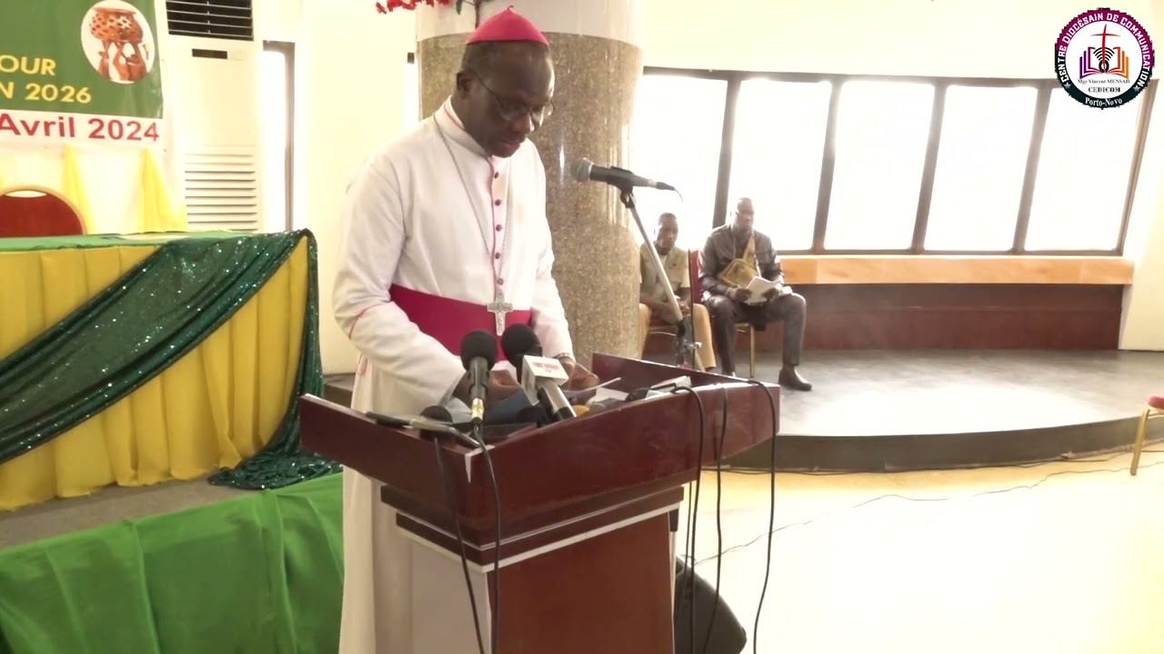 Mgr Roger HOUNGBEDJI prononce le Mot douverture du colloque sur le nouveau code lectoral bninois