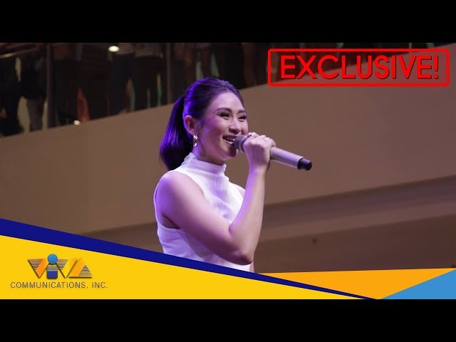 [Concert-like performance] Sarah Geronimo belts out Isa pang araw at the Miss Granny Mall show! class=