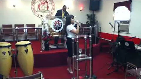 El Senor Esta En Su Trono - Hermana Heather Mercado