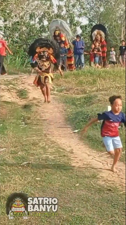 Gendruwon dan Barongan Ngamuk kejar Bocil pengejek di desa Ketringan #shorts