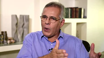 Como pode ocorrer a regularização fundiária por parte do poder público?
