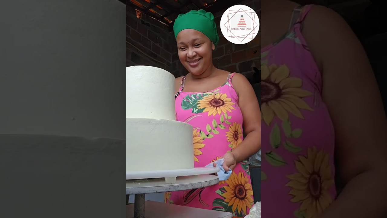 bolo todo dourado com preto