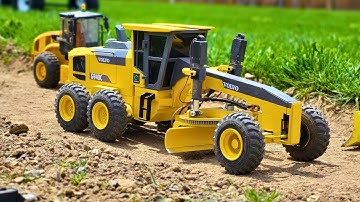 Grading A Road With A RC Motor Grader In 1:16 RC Scale! AMAZING RC Construction Site!