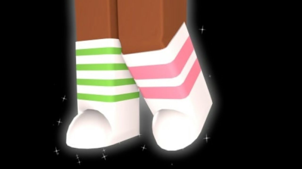 How to put the mix match socks in Royale high (only if it don't fit u