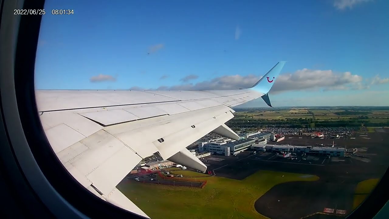 Tui Airways flight TOM1690 taking off from newcastle airport