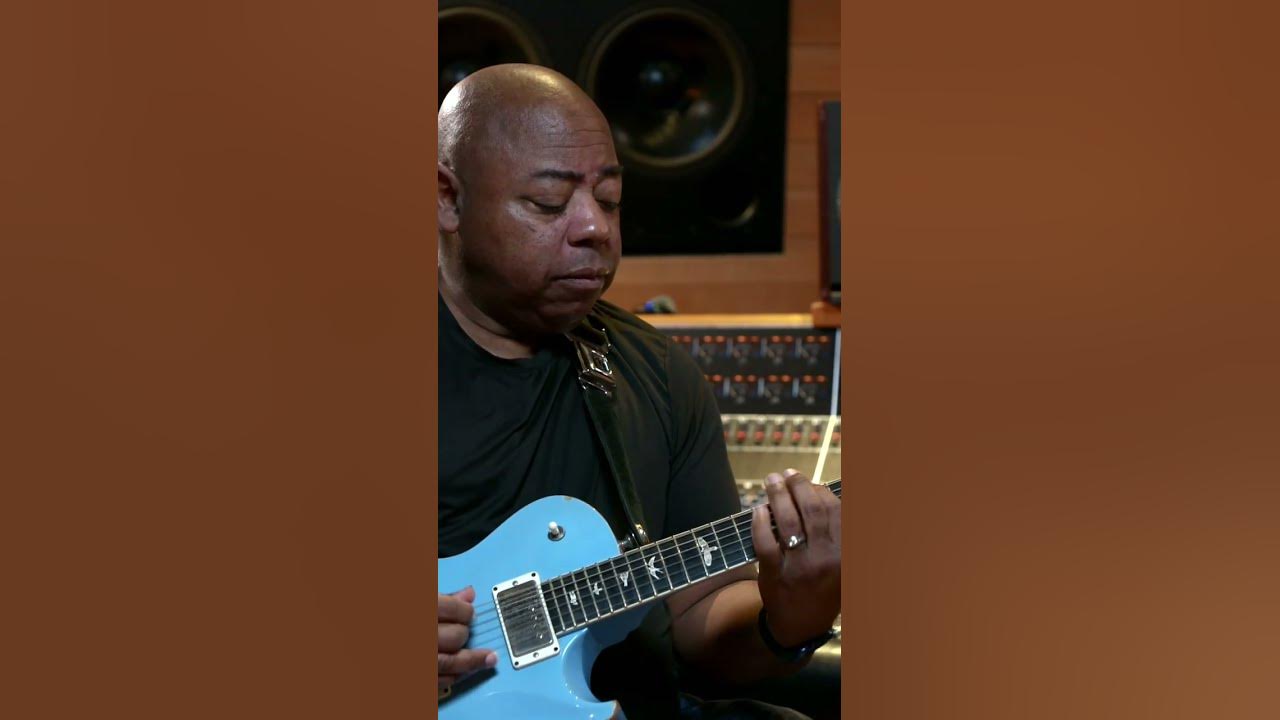Daft Punk Guitarist Plays "GET LUCKY"