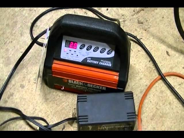 BLACK & DECKER 10-Amp Smart Car Battery Charger at