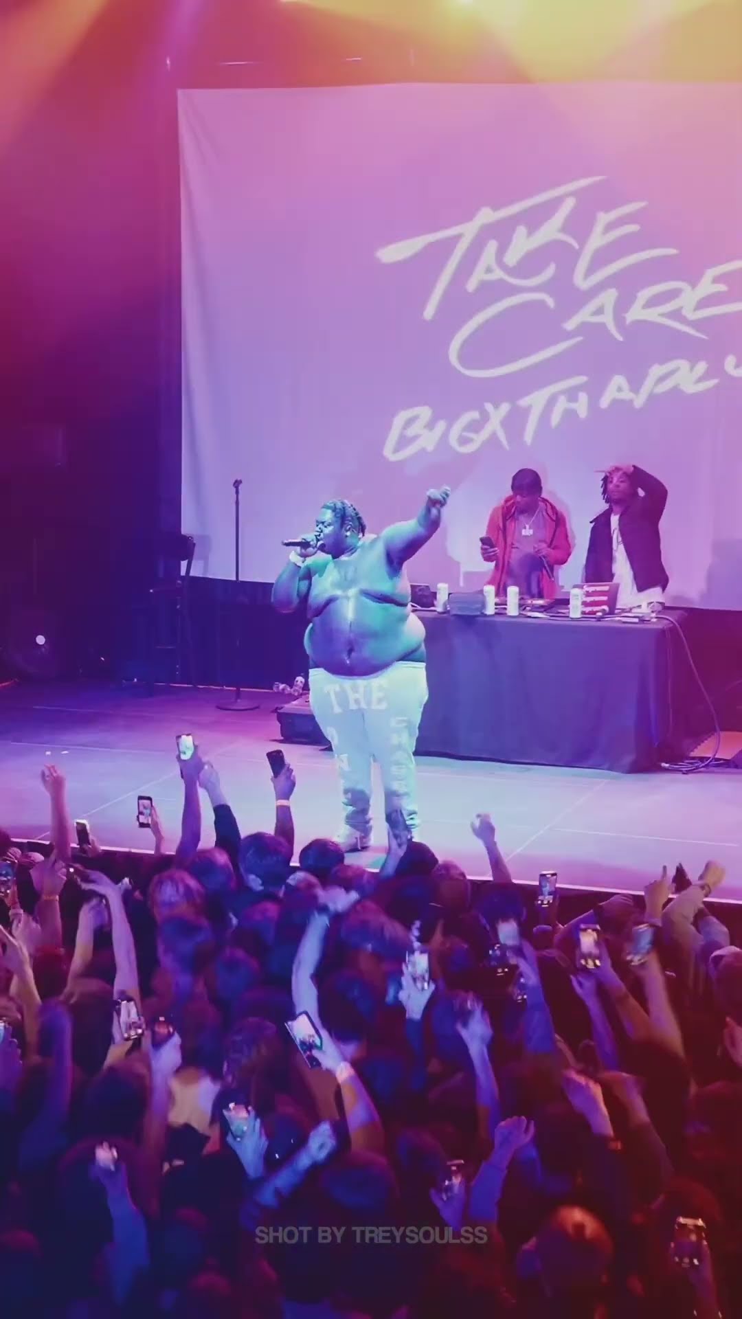 This crowd was lit ?