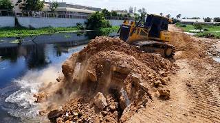 Skillful Road Building Heavy Equipment Operator Big Shantui Dozer Pushing Soil Level Top Land