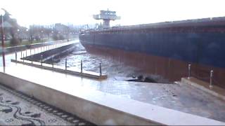 Ön Kısmından Yara Alan Gemi Su Almaya Başladı