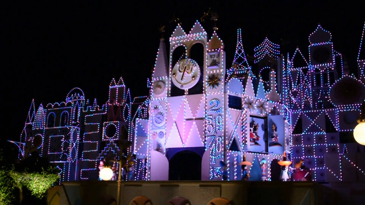 迪士尼小小世界外面的整點報時