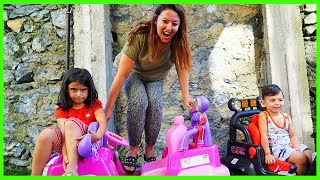Download lagu Yankı Çok Komik Yerde Lav Var Oynadık The FLOOR is LAVA Family Fun Kid Video Çocukcuk Yankı Çok Komik Yerde Lav Var Oynadık The FLOOR is LAVA Family Fun Kid Video Çocukcuk