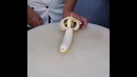 Bóc chuối trang trí món ăn siêu đẹp