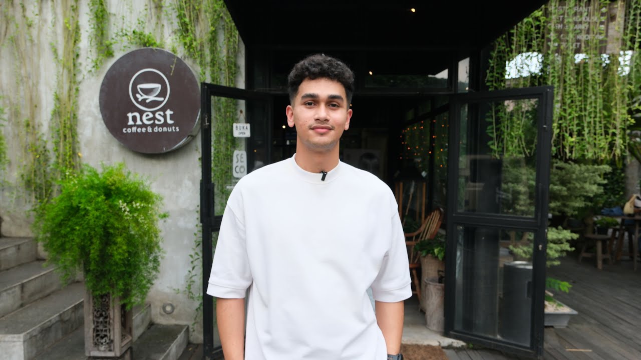 AROMANSA | AMBIENCE HIJAU & INTERIOR KAYU YANG MEMANJAKAN MATA DI NEST COFFEE &. DONUTS,