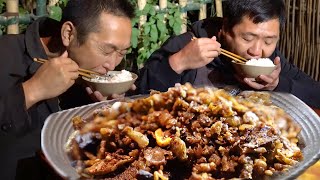 搞點腸油,老弟煉一鍋豬油,連油渣都香酥可口,哥倆拌飯吃過癮! 【鐵鍋視頻】 搞點腸油,老弟煉一鍋豬油,連油渣都香酥可口,哥倆拌飯吃過癮! 【鐵鍋視頻】