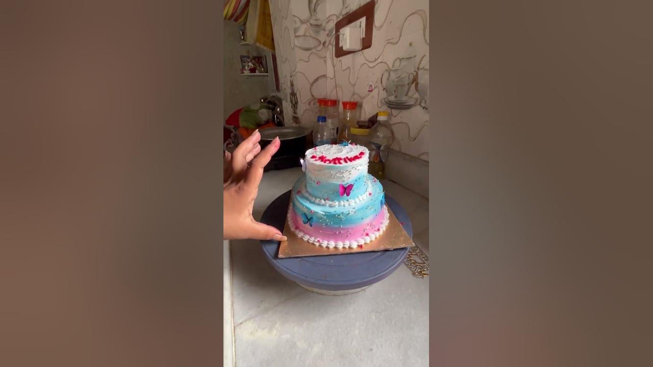 mini two tier #song #viralvideo #cake #cakedecorating #follow #love #lifeisbutadream #music #coverso
