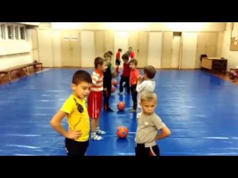 Дети 5-6 лет.Игра на развитие ловкости.