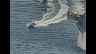 11 Barcos Da Força Revolucionária Do Irã Próximo A Navio De Guerra Dos Eua (Golfo Pérsico)