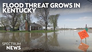 Officials urge evacuation as Kentucky town faces mass flooding
