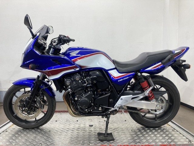 驚安 CB400スーパーボルドール Revo 76446 CB400 Super ボルドール VTEC Revo - YouTube