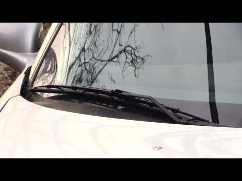 Video: Hoe vervang je wisserbladen op een Chevy Impala uit 2005?
