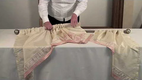 What kind of valances are in style?