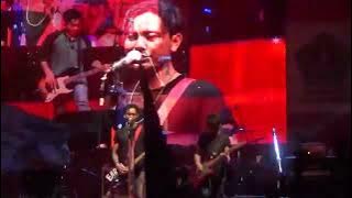 KIS BAND - MAIN API (MERIAHKAN SEMARAK MERAH PUTIH HUT RI KE 72)