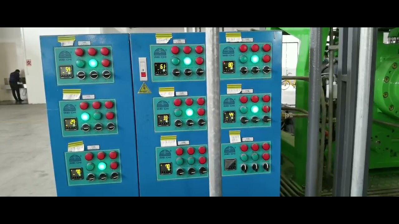 Tread duplex extruder for motorcycle tire production